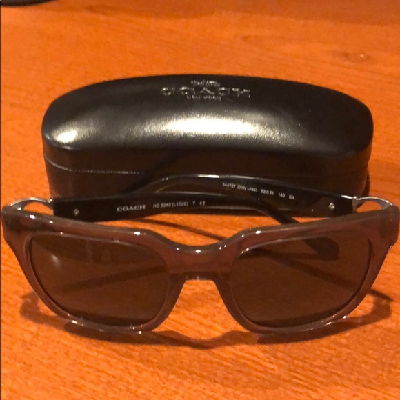 Coach sunglasses / Dirty Lilac color. - Picture 3 of 7